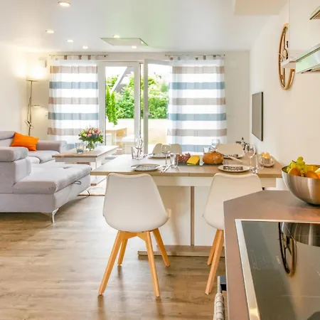 Baltic Village * دامب